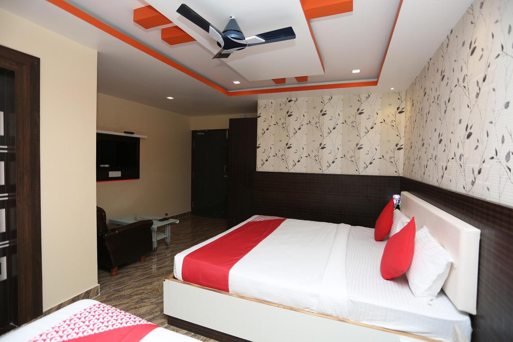 Collection O Hotel New Jasmine Urali Exterior photo